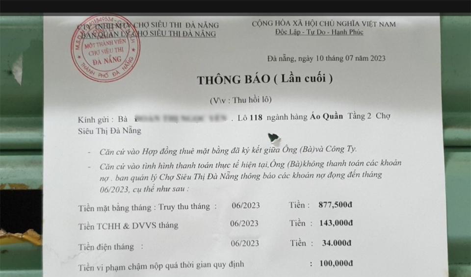 Công ty TNHH MTV chợ Siêu Thị Đà Nẵng dán thông báo thu hồi lô cho thuê của tiểu thương.