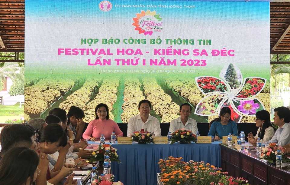 Toàn cảnh buổi họp báo thông tin Festival hoa kiểng Sa Đéc. (Ảnh Hữu Tuấn)