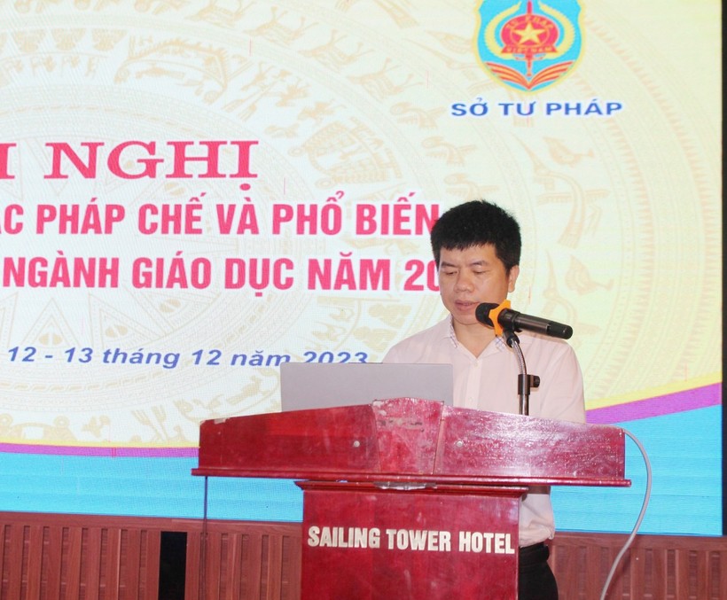 Ông Nguyễn Hồng Cường - Phó Giám đốc Sở GD&ĐT Hà Tĩnh phát biểu khai mạc Hội nghị.