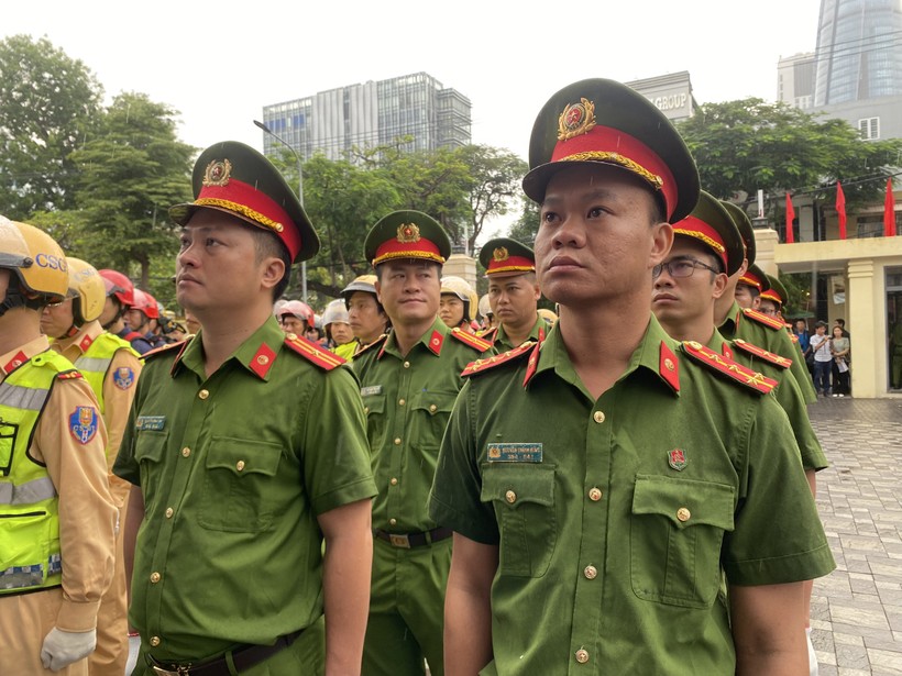 Công an Đà Nẵng ra quân kiểm danh, kiểm diện, răn đe, cảm hóa, giáo dục... các đối tượng hình sự. Ảnh: Hoàng Vinh