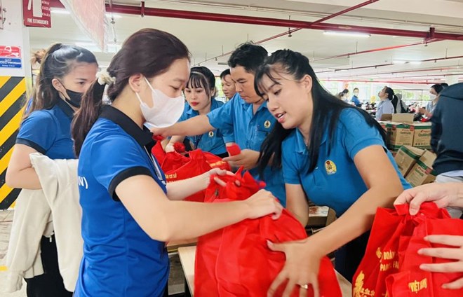 Doanh nghiệp đảm bảo việc làm, công đoàn chăm lo cho người lao động