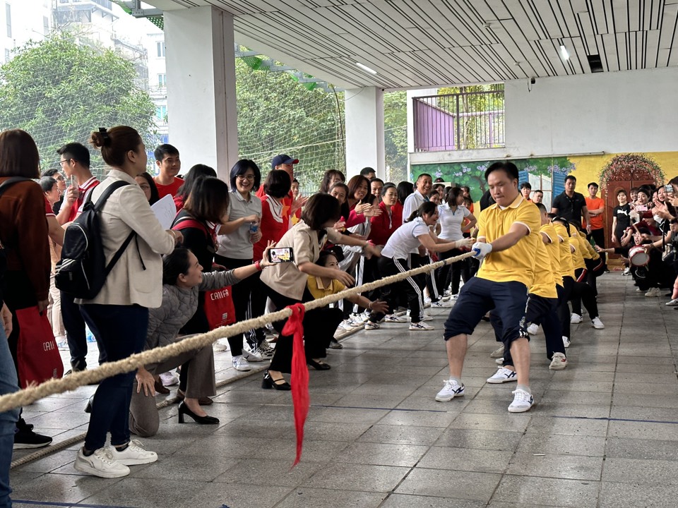 Sau lễ khai mạc, các đội tham gia phần thi kéo co. Tất cả vận động viên tham dự thi đấu hết sức mình nhằm đạt kết quả tốt nhất.