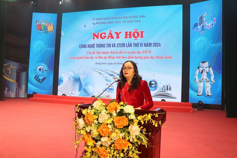 Trưởng phòng GD&ĐT huyện Đông Anh Dương Thị Sáu cho biết, năm học 2023 - 2024, Phòng đã chỉ đạo 100% các trường trên địa bàn tổ chức thực hiện nhiệm vụ ứng dụng CNTT