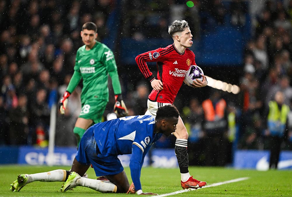 Man United ghi bàn gỡ 2-2 trước khi hiệp 1 khép lại. Ảnh: MUFC