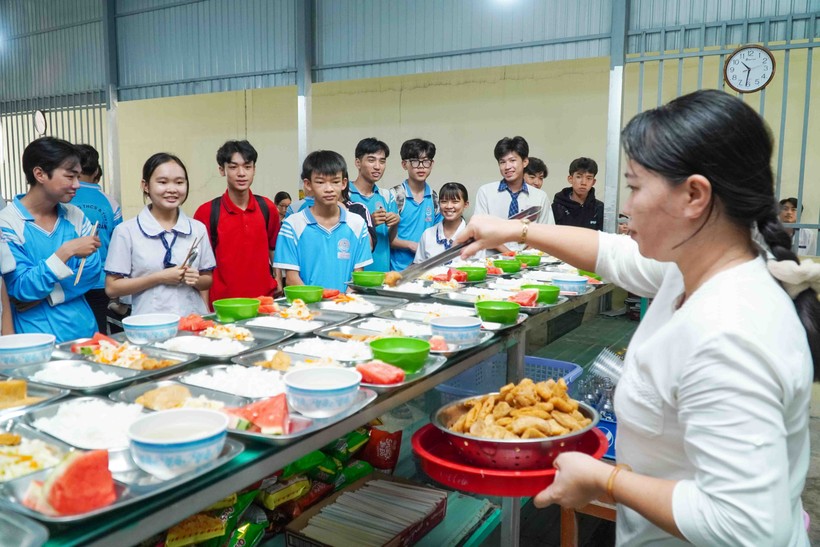 Nhà trường có làm cả món chay cho học sinh.