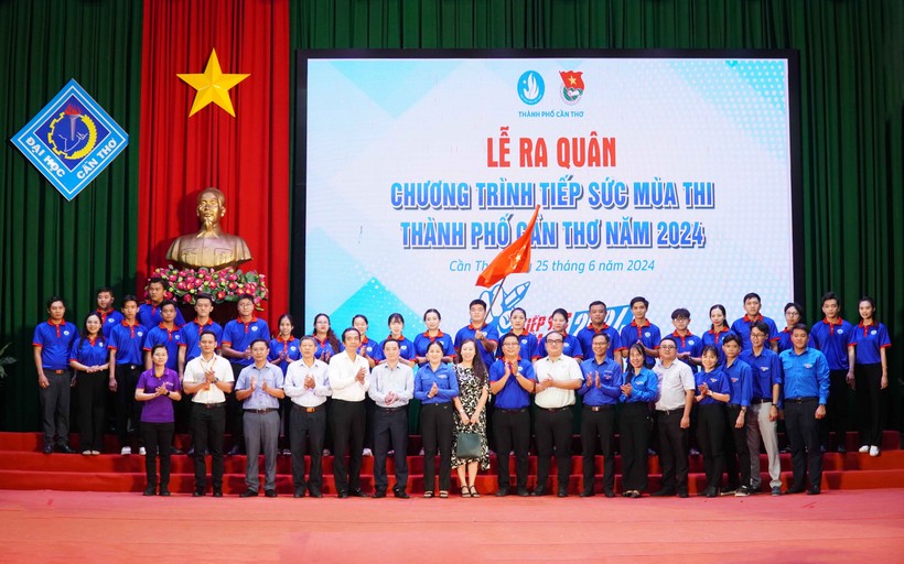 Các đơn vị ra quân chương trình Tiếp sức mùa thi TP Cần Thơ năm 2024.