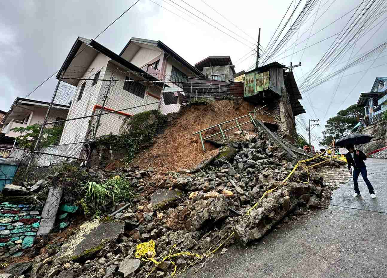 Sạt lở đất tại làng Gabriela Silang, Baguio, Philippines do bão Gaemi ngày 22.7.2024. Ảnh chụp màn hình Philippine Star