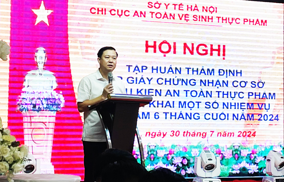 Chi Cục trưởng Chi Cục ATVSTP Hà Nội Đặng Thanh Phong phát biểu khai mạc hội nghị.