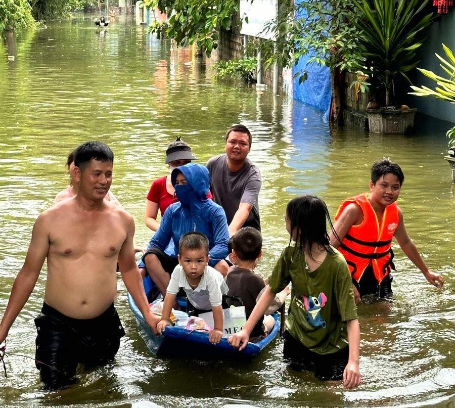 khan truong khac phuc hau qua mua lu (2).jpg