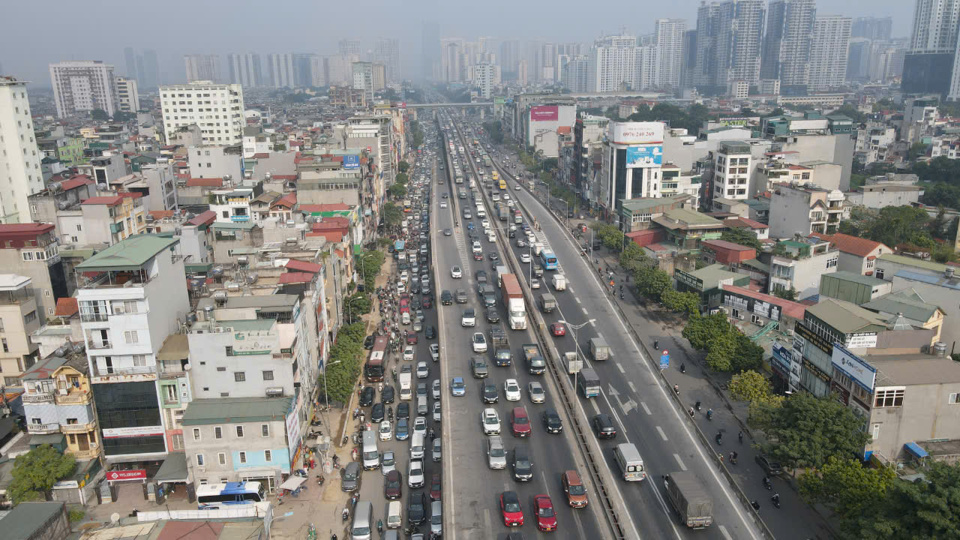 Lưu lượng phương tiện vượt quá 8,5 lần so với thiết kế  khiến đường Vành đai 3 trên cao nhanh xuống cấp.