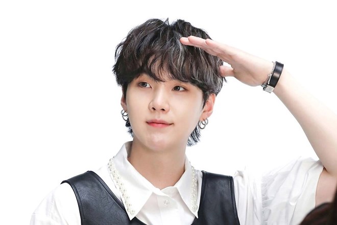 Hàng trăm phóng viên hỗn loạn vì Suga BTS