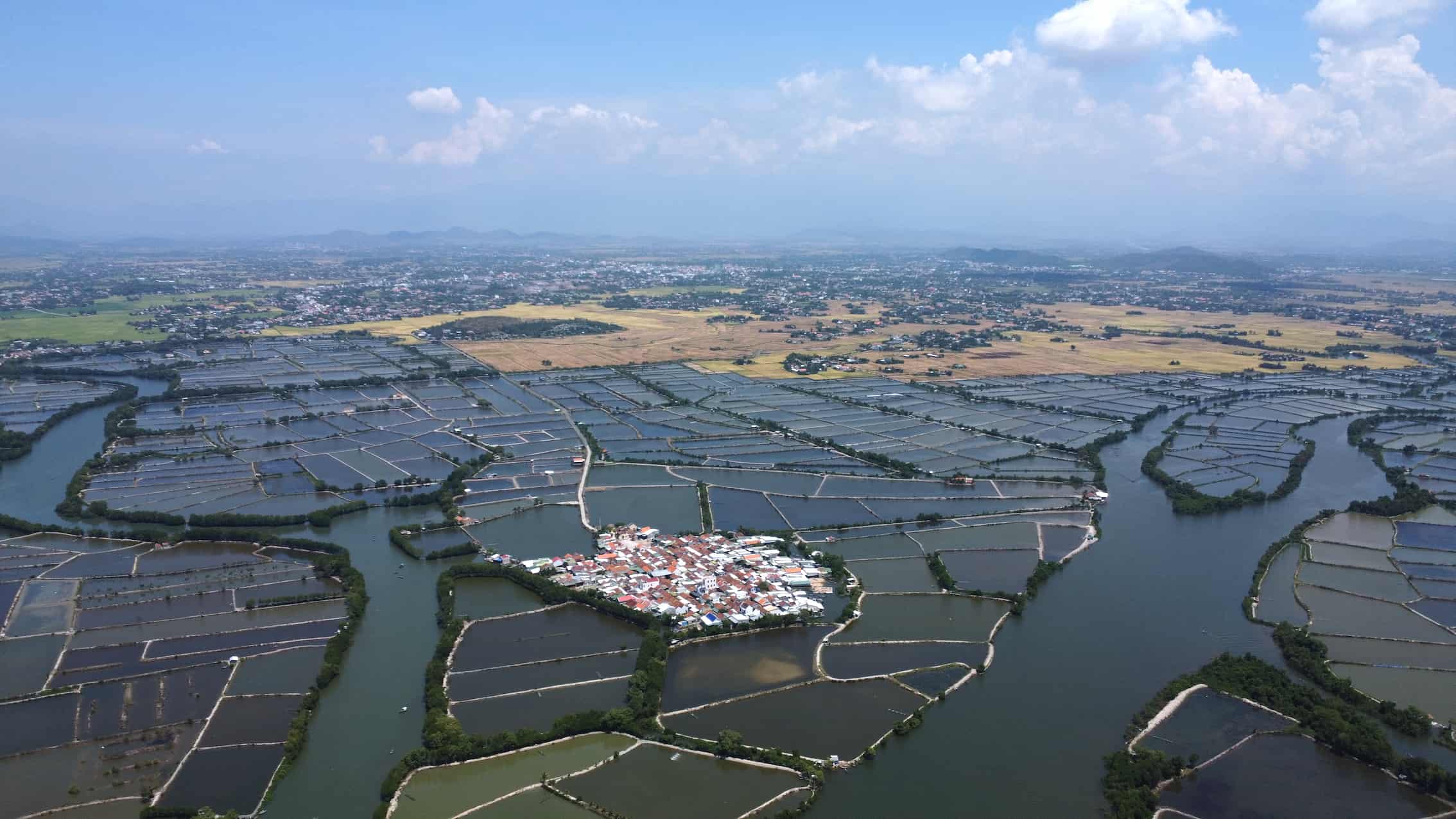 Làng Hà Liên (nay là Tổ dân phố Hà Liên) thuộc phường Ninh Hà (thị xã Ninh Hòa, tỉnh Khánh Hòa). Ngôi làng này cách thành phố Nha Trang khoảng 30km về hướng bắc.