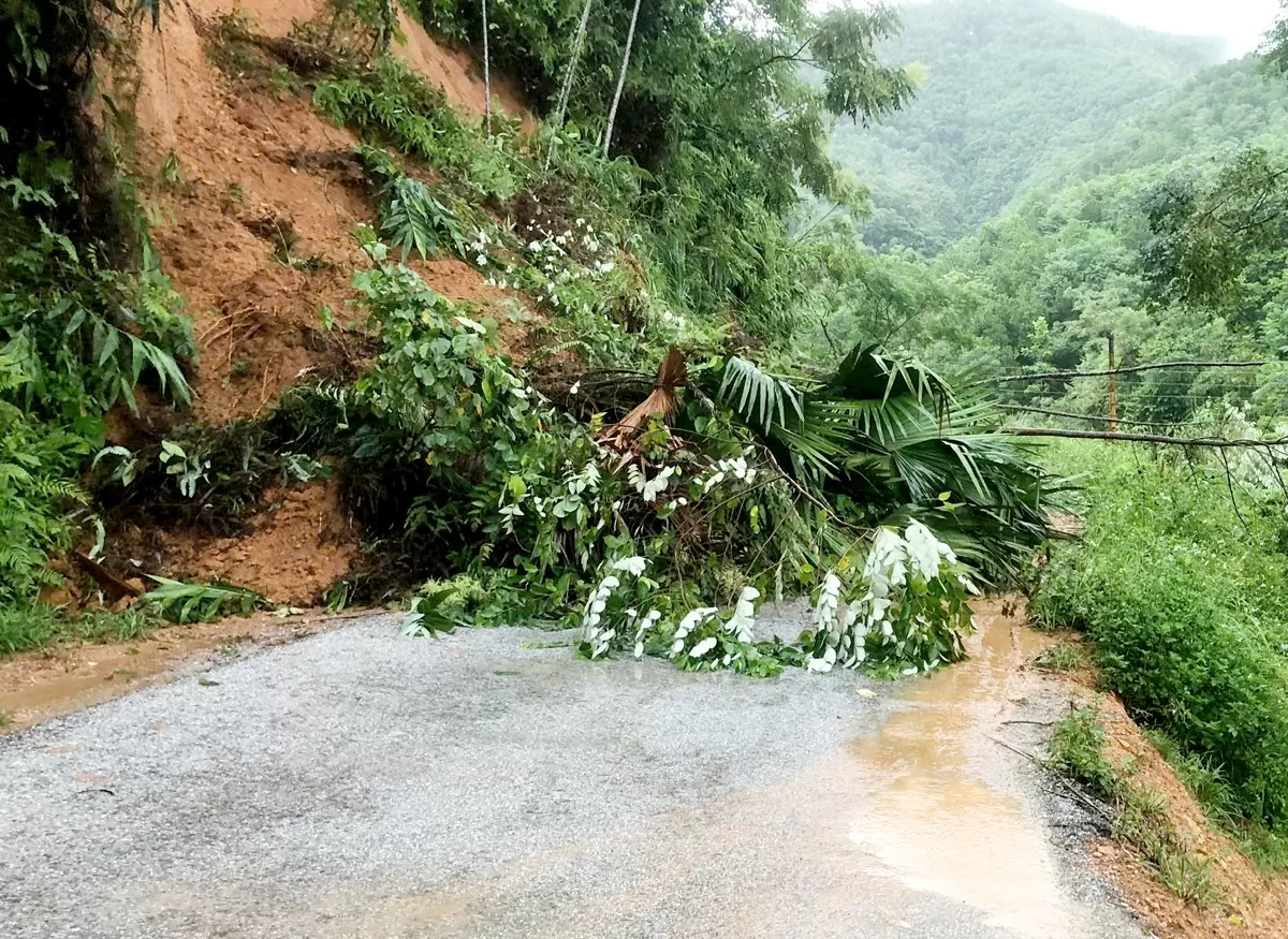 Hà Giang mưa lớn kéo dài gây ngập úng, nhiều tuyến đường sạt lở