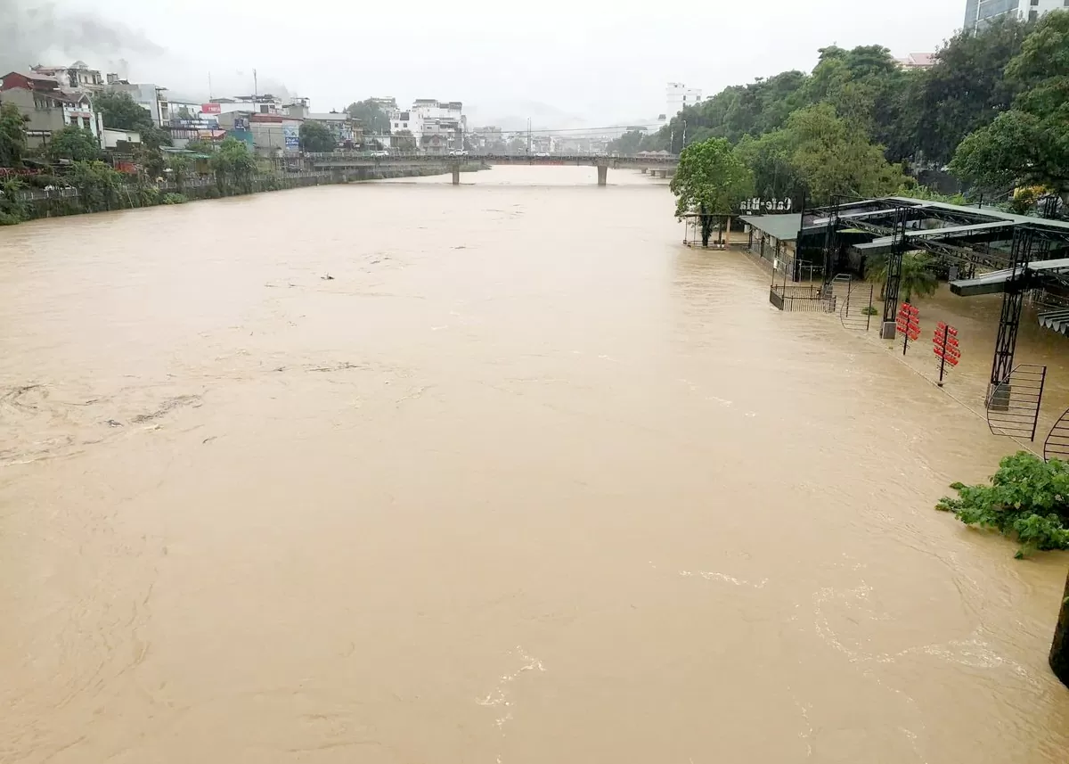 Hà Giang mưa lớn kéo dài gây ngập úng, nhiều tuyến đường sạt lở