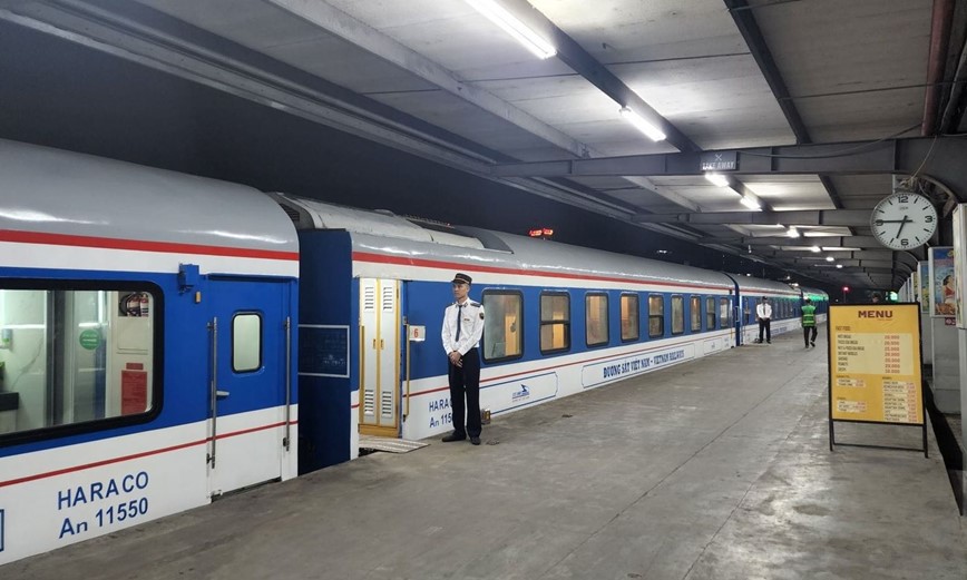 Ngành đường sắt chạy thêm nhiều tàu khách từ ga Sài Gòn đi miền Trung trong dịp Tết Nguyên đán 2025. Ảnh minh hoạ