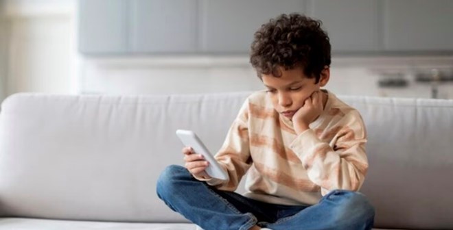 Dùng thiết bị điện tử có làm tăng nguy cơ béo phì ở trẻ?