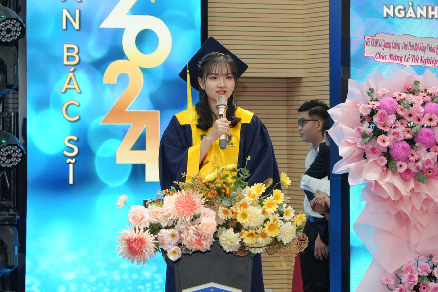 dai-dien-tan-bs-gui-loi-cam-on-den-quy-thay-co-doi-ngu-y-te-va-dac-biet-la-cac-bac-phu-huynh.jpg