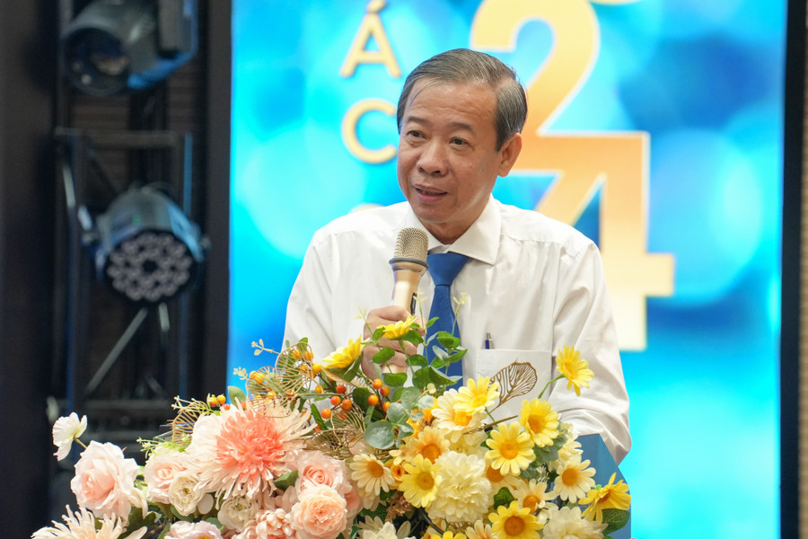 pgd-so-y-te-tp-hcm-khang-dinh-nhung-tan-bac-si-cua-truong-dh-nguyen-tat-thanh-se-la-nguon-nhan-su-can-thiet-cho-su-phat-trien-cua-nganh-y-te-thanh-pho-trong-thoi-gian-toi.jpg