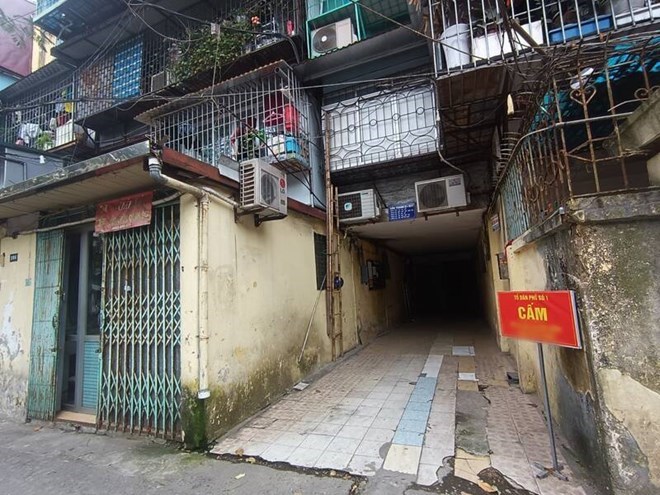 Nhà tập thể cũ rao 100 triệu đồng/m2, xem xong không dám mua