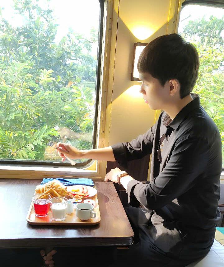 Bữa ăn sáng cho du khách đi tàu. Ảnh AT