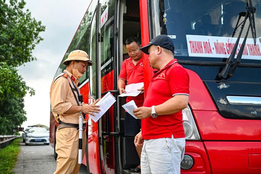 Lực lượng chức năng tăng cường tuần tra, kiểm tra vi phạm giao thông dịp cuối năm. Ảnh minh họa.