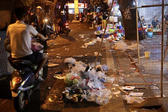 Khung giờ phát sinh nhiều rác thải nhất tại phố cổ Hà Nội