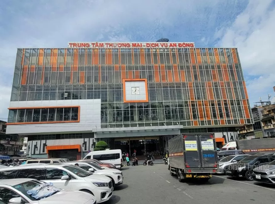 Chợ thời trang lớn nhất TP. Hồ Chí Minh vắng khách dịp cuối năm Chợ thời trang lớn nhất TP. Hồ Chí Minh vắng khách dịp cuối năm