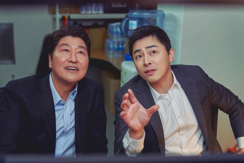 Vai diễn khách mời của Jo Jung Suk (phải) cũng không thể cứu doanh thu phim “One Win”. Ảnh: Nhà sản xuất