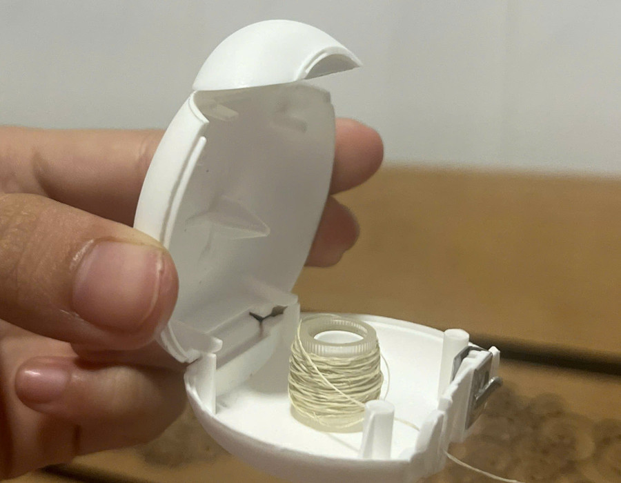 Sợi tơ khóm, với độ bền chắc, kháng khuẩn và khả năng phân hủy sinh học, có tiềm năng thay thế chỉ nha khoa nylon và nhựa truyền thống. Ảnh: Q.A chi-nha-khoa-tu-to-la-khom-1.jpg