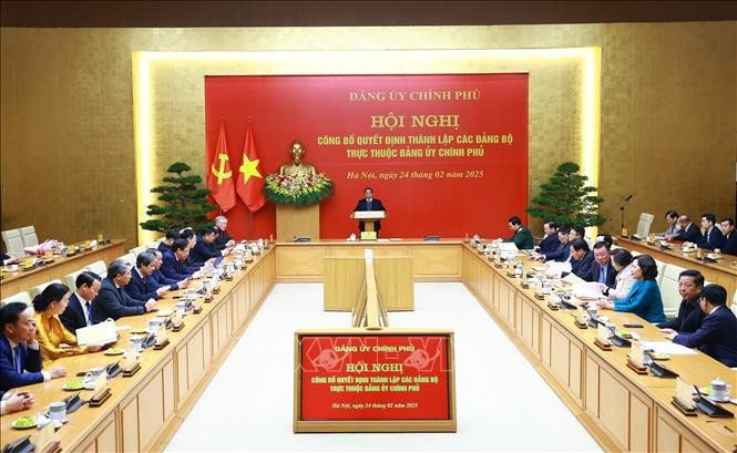 Thủ tướng Phạm Minh Chính chủ trì hội nghị. (Ảnh: Dương Giang/TTXVN) tt-quyet-dinh-chinh-phu-24022025-02.jpg