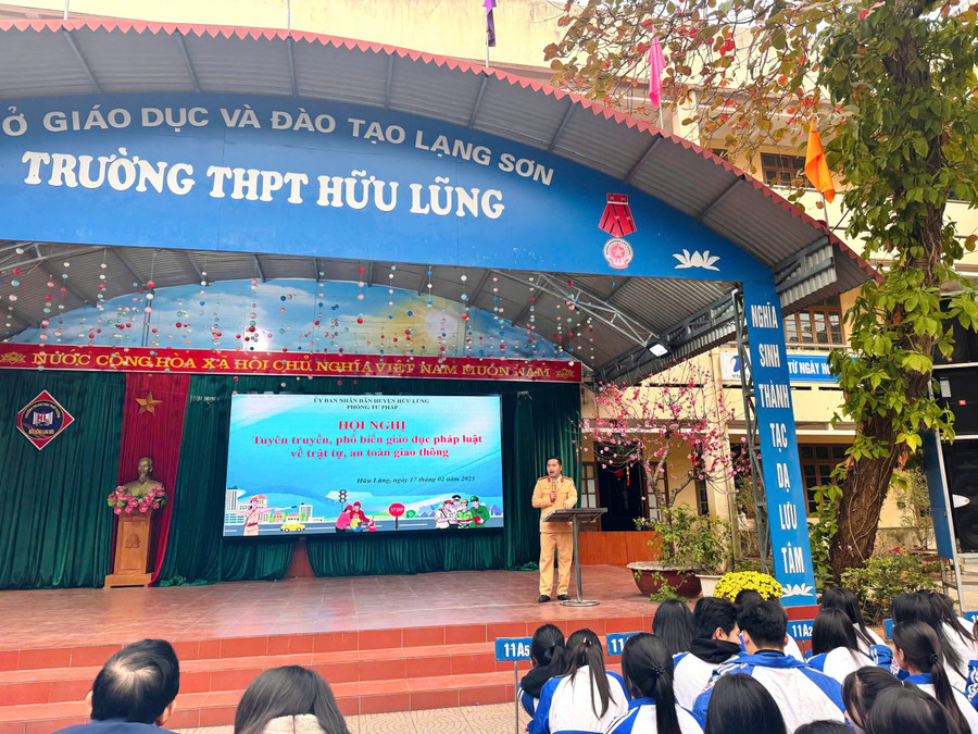 Tuyên truyền phổ biến giáo dục pháp luật về trật tự an toàn giao thông tại trường THPT Hữu Lũng. tuyen-truyen-pho-bien-giao-duc-phap-luat-ve-trat-tu-an-toan-giao-thong-tai-truong-thpt-huu-lung.jpg