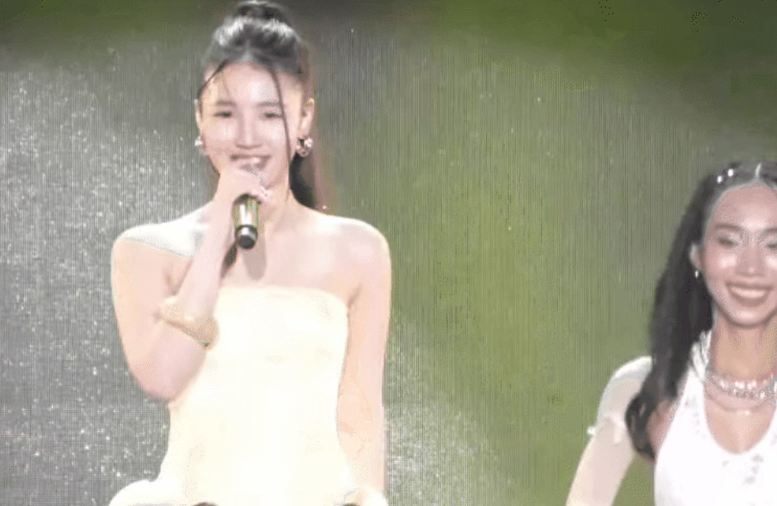 Video Amee hát live yếu tại sự kiện gây tranh cãi. Ảnh: Cắt từ video