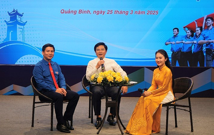 Trưởng ban Tuyên giáo và Dân vận Tỉnh ủy Quảng Bình Trương An Ninh giao lưu, chia sẻ tại chương trình. images809273-dtmm.jpg