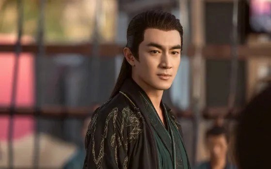 Lâm Canh Tân lộ ảnh hẹn hò, không phải Triệu Lệ Dĩnh