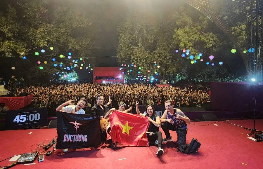 Kỷ niệm 30 năm thành lập, ban nhạc Bức Tường sẽ tổ chức 2 show diễn tại Hà Nội (26/3) và TPHCM (29/3).