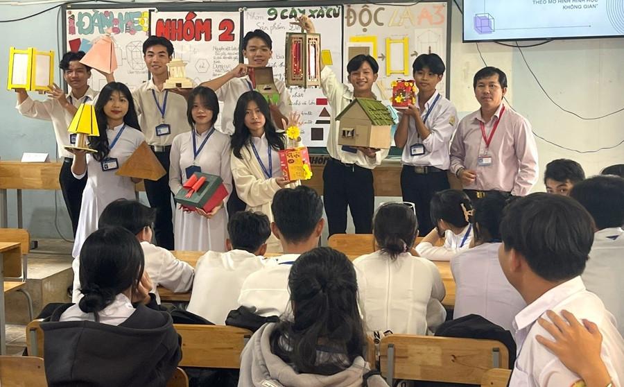 Một tiết học STEM tại Trường THPT Hồng Ngự 3 (Đồng Tháp). Ảnh: Quách Mến giao-duc-stem-3.jpg