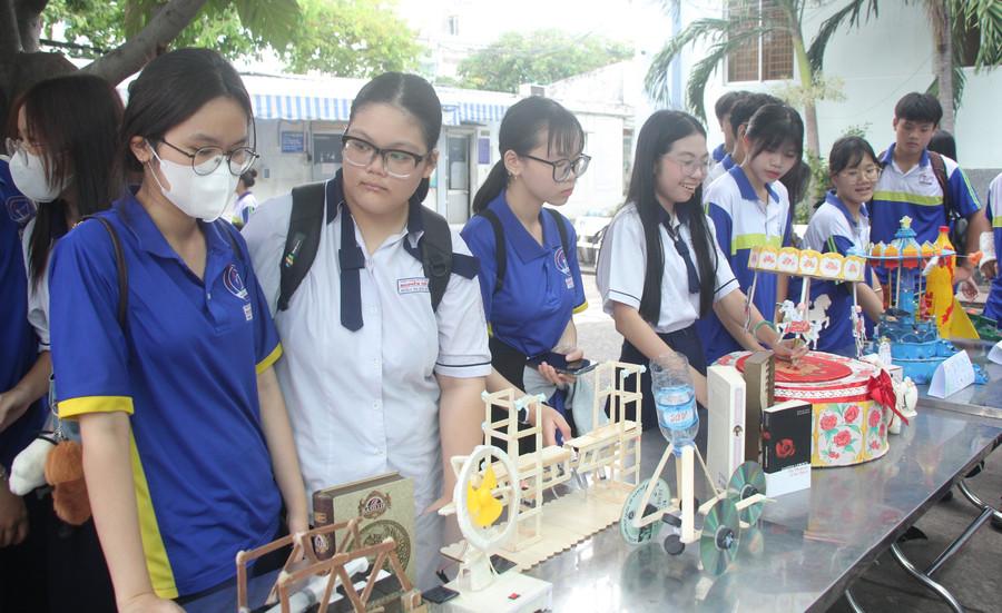 Sản phẩm STEM của học sinh Trường THPT Nguyễn Trãi (TPHCM). Ảnh: Minh Anh giao-duc-stem-4.jpg