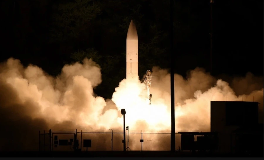 Mỹ phóng thử tên lửa mang đầu đạn siêu thanh C-HGB từ bãi thử ở Hawaii, năm 2020.