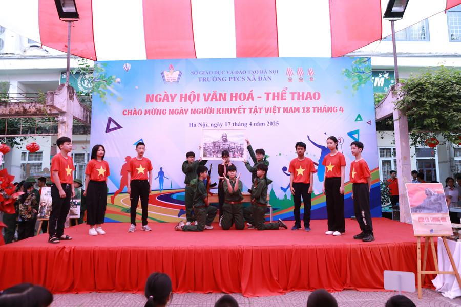 Tác phẩm "Hơn cả tượng đài" nói về sự hy sinh thầm lặng của Mẹ Việt Nam anh hùng Nguyễn Thị Thứ trong các cuộc kháng chiến trường kỳ của dân tộc. 6.jpg