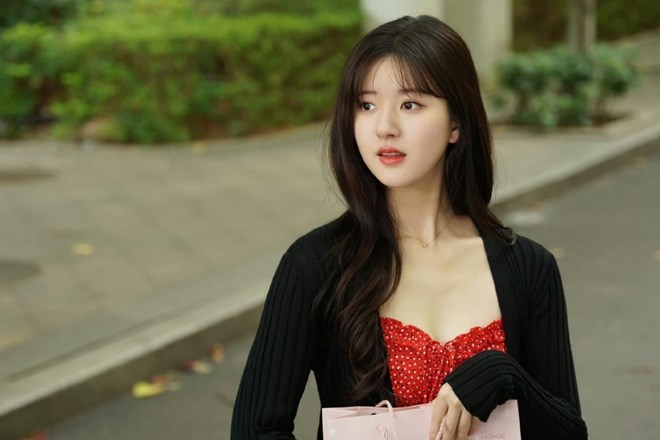 Triệu Lộ Tư gặp khủng hoảng, vướng nghi vấn mất quảng cáo