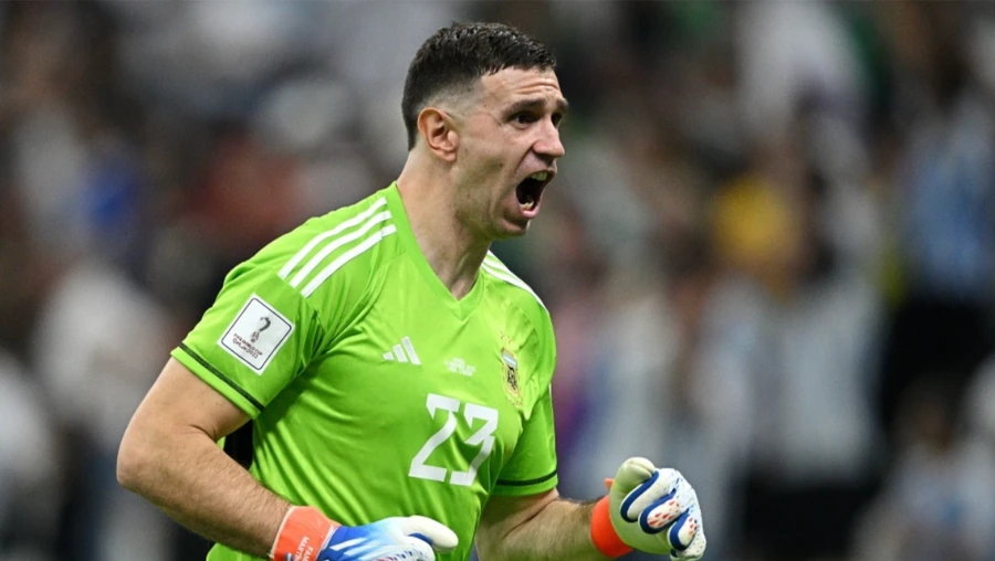 Thủ môn Emiliano Martinez sáng cửa gia nhập Man United.