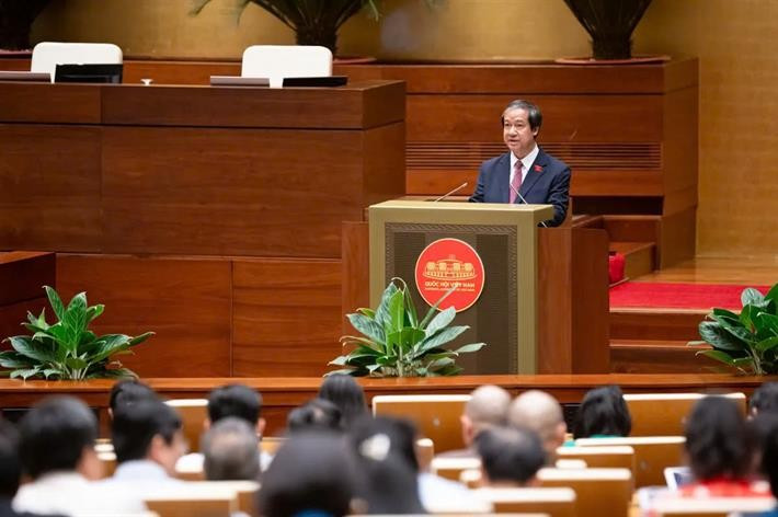 Bộ trưởng Nguyễn Kim Sơn trình Quốc hội xem xét, thông qua dự thảo Nghị quyết của Quốc hội về miễn, hỗ trợ học phí. kh3.jpg