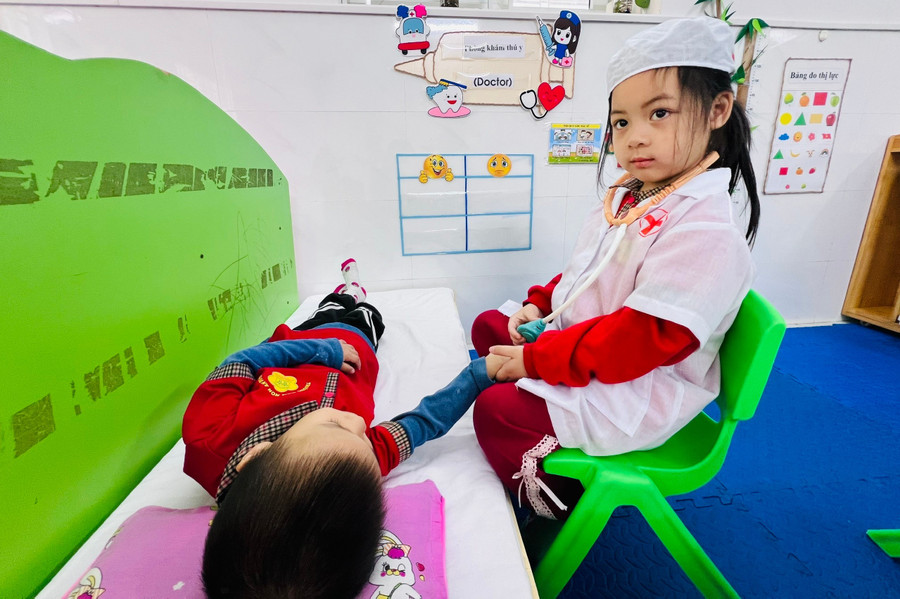 Các bé Trường Mầm non An Dương học cách chăm sóc bản thân. bao-ve-tre-khoi-nguy-co-xam-hai-3.jpg