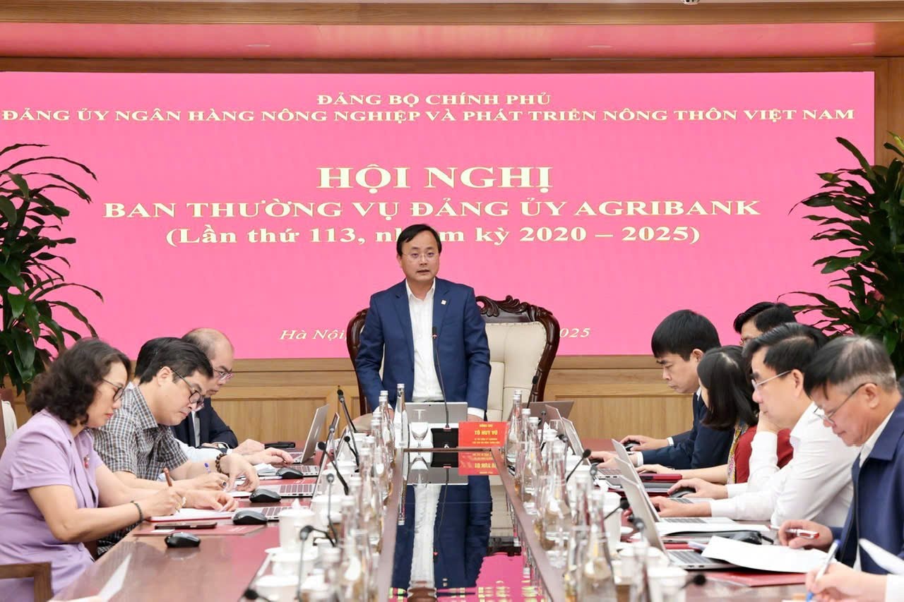 anh-3-dang-uy-hoi-dong-thanh-vien-ban-dieu-hanh-agribank-xac-dinh-phat-trien-khoa-hoc-cong-nghe-doi-moi-sang-tao-chuyen-doi-so-la-dot-pha-quan-trong-hang-dau-trong-chien.jpg