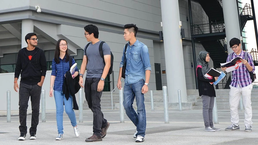 Du học sinh Malaysia tại Mỹ có thể chuyển sang học tập tại quốc gia khác.