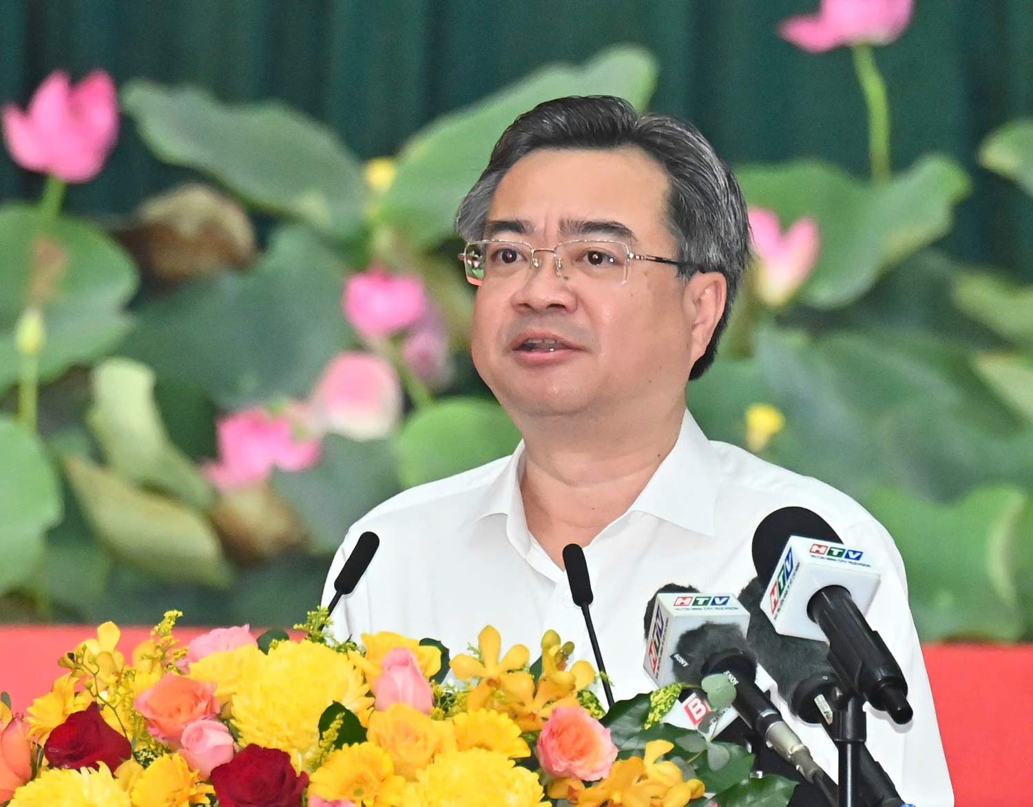 Phó Bí thư Thường trực Thành ủy TPHCM Nguyễn Thanh Nghị phát biểu tại buổi làm việc. Ảnh: VIỆT DŨNG