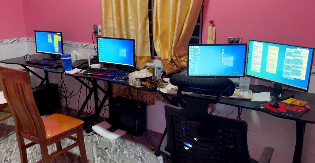 Tang vật vụ án đường dây tội phạm lừa đảo xuyên quốc gia. Ảnh: Ngọc Anh