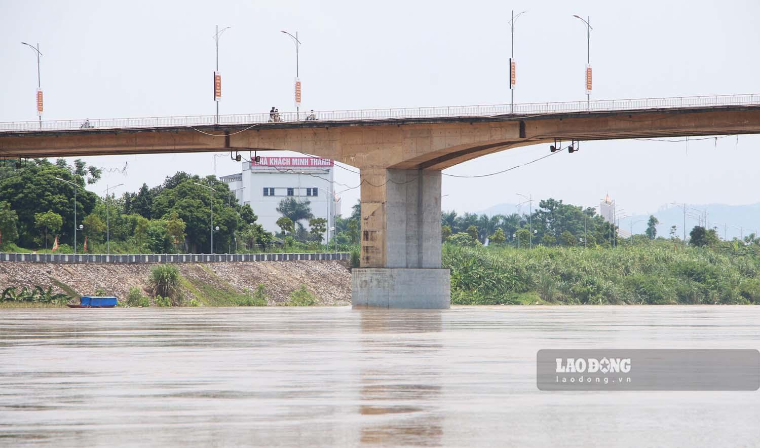 Nước sông Lô đoạn qua TP lên cao. Ảnh: Việt Bắc.
