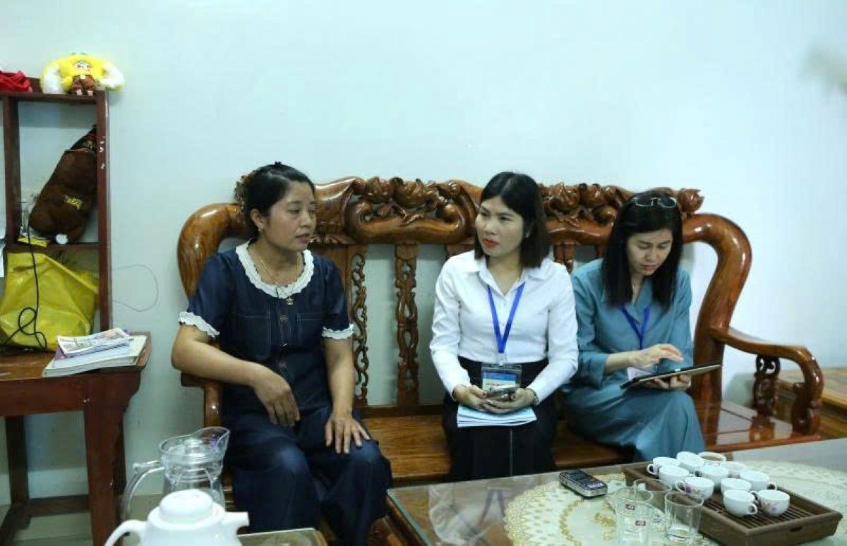 Điều tra viên về nông thôn, nông nghiệp thu thập dữ liệu tại gia đình người dân ở xã Thọ Phú, tỉnh Thanh Hóa. Ảnh: Minh Hoàng