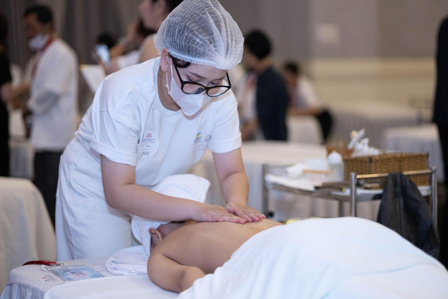 Sinh viên ngành làm đẹp tại FPT Polytechnic được khuyến khích tham gia nhiều cuộc thi làm đẹp để nâng cao tay nghề. 102.jpg